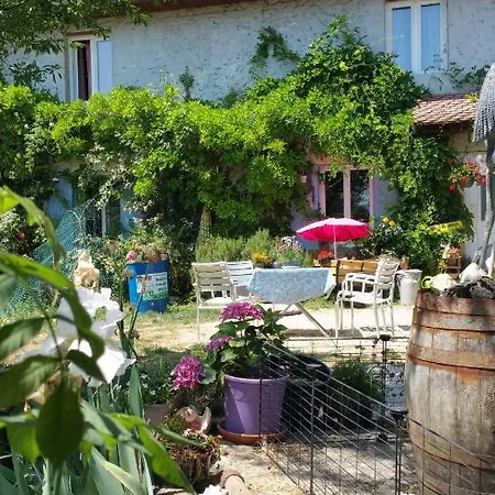 Basse-cour De Montin Au 256 Chemin De La Rocaille A 38510 Vezeronce Curtin