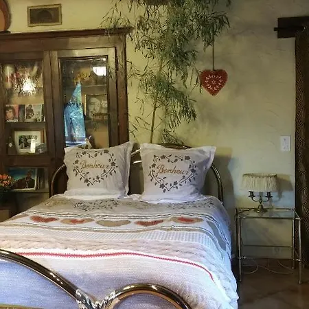 Basse-cour De Montin Au 256 Chemin De La Rocaille A 38510 Vezeronce Curtin Bed & Breakfast