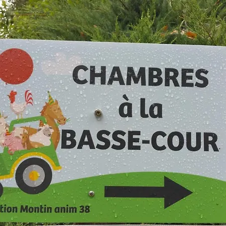 Basse-cour De Montin Au 256 Chemin De La Rocaille A 38510 Vezeronce Curtin * Morestel