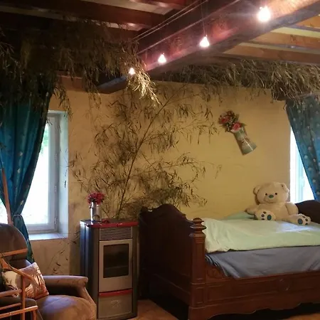 Basse-cour De Montin Au 256 Chemin De La Rocaille A 38510 Vezeronce Curtin Bed & Breakfast *